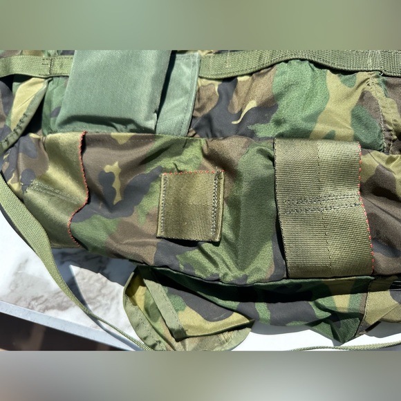 Military Camouflage Rucksack. Multiple pockets, back pad, cinch top. - Picture 8 of 8